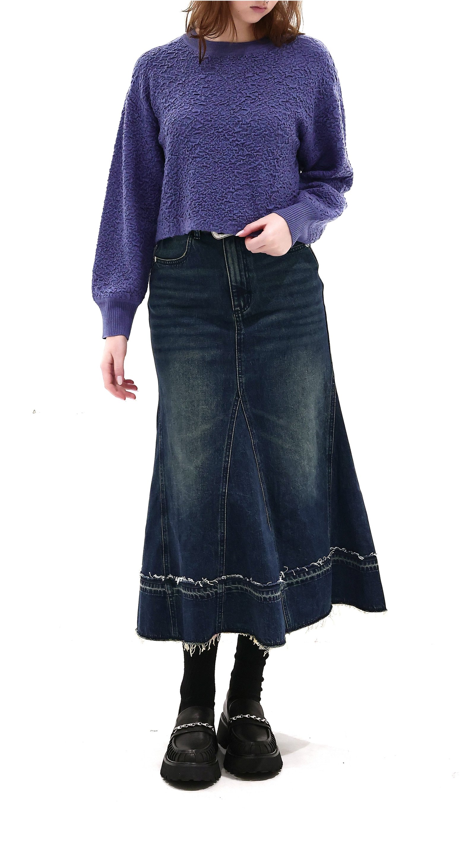 Cropped Textual Sweater - Image 8